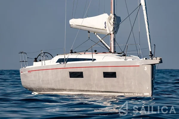 Oceanis 34.1 - Yacht Charter Sailica