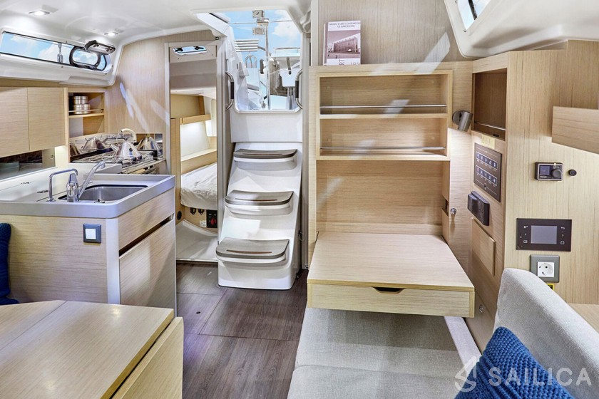 Oceanis 34.1 - Yacht Charter Sailica