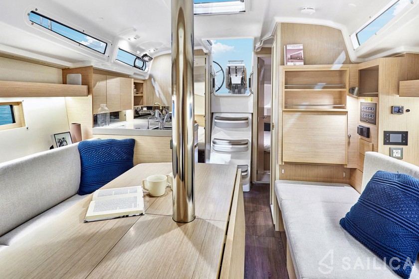 Oceanis 34.1 - Yacht Charter Sailica