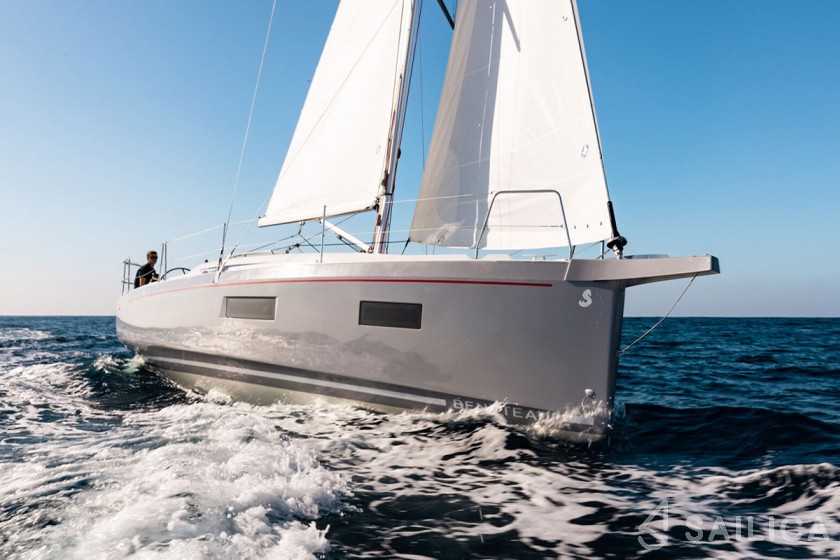 Oceanis 34.1 - Yacht Charter Sailica