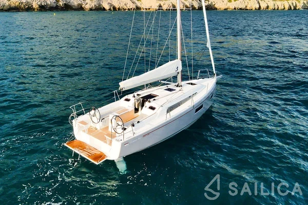 Oceanis 34.1 - Yacht Charter Sailica