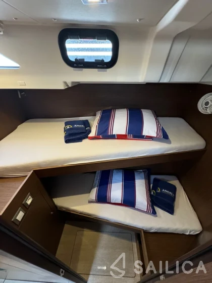 Oceanis 51.1 - Yacht Charter Sailica