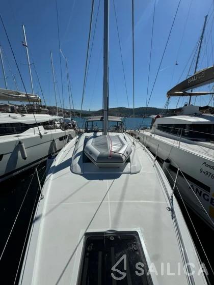 Oceanis 51.1 - Yacht Charter Sailica
