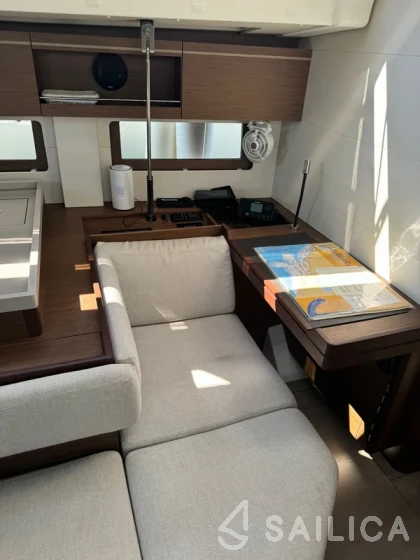 Oceanis 51.1 - Yacht Charter Sailica