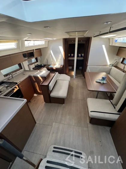 Oceanis 51.1 - Yacht Charter Sailica