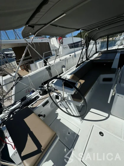 Oceanis 51.1 - Yacht Charter Sailica