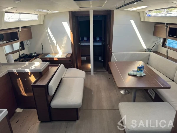 Oceanis 51.1 - Yacht Charter Sailica