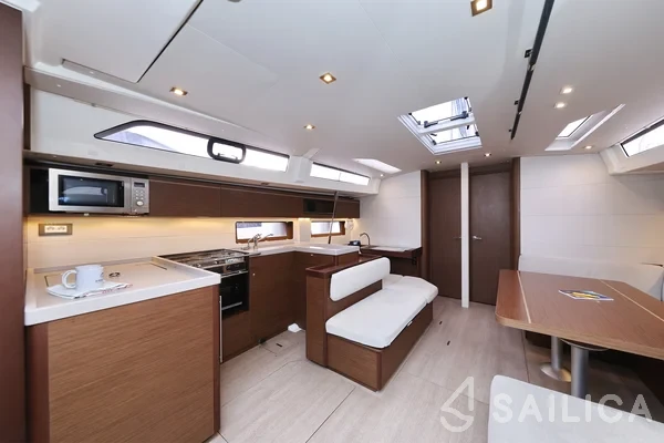 Oceanis 51.1 - Yacht Charter Sailica