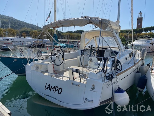 Oceanis 38.1 - Yacht Charter Sailica