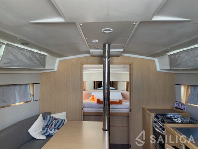 Oceanis 38.1 - Yacht Charter Sailica