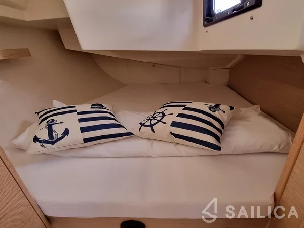 Hanse 348 - Yacht Charter Sailica