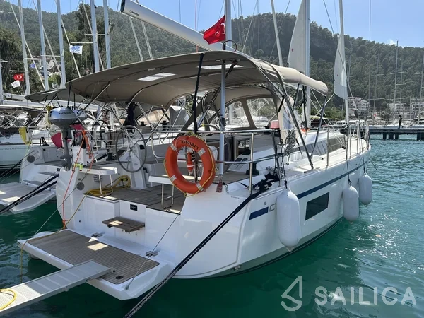 Bavaria C38 - Yacht Charter Sailica