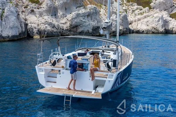 Dufour 530 Smart Electric 6 + 1 cab. - Yacht Charter Sailica