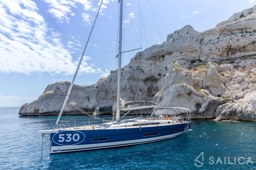 Dufour 530 Smart Electric 6 + 1 cab. - Yacht Charter Sailica