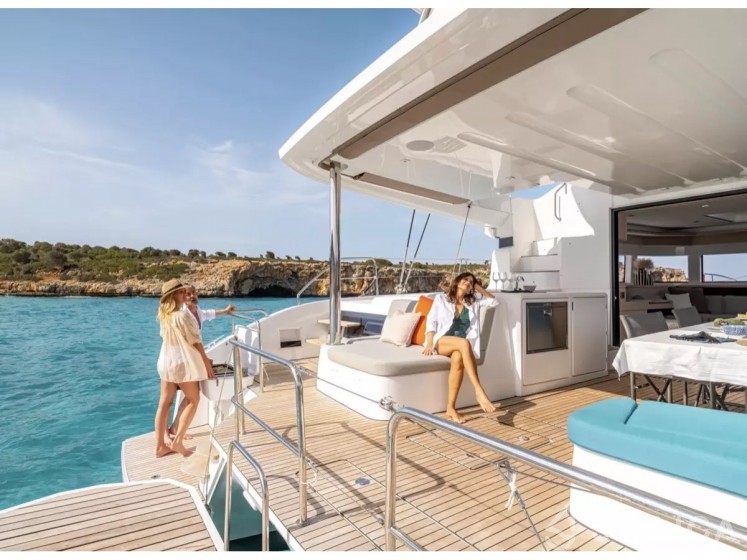 Lagoon 55 - Yacht Charter Sailica