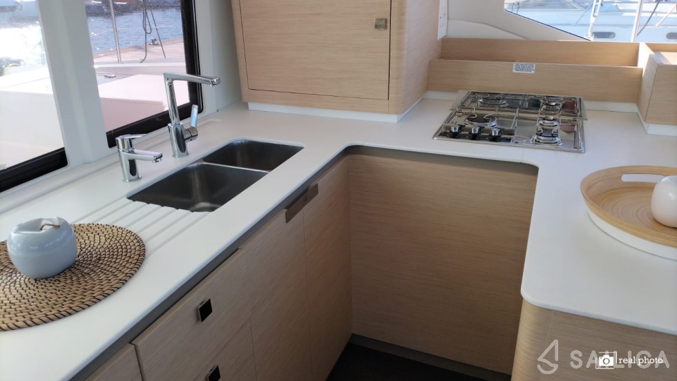 Astréa 42 - Yacht Charter Sailica