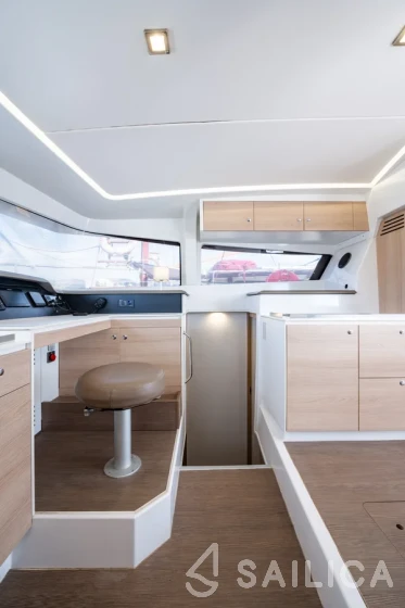 Bali 4.1 - Yacht Charter Sailica