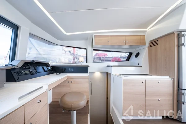 Bali 4.1 - Yacht Charter Sailica