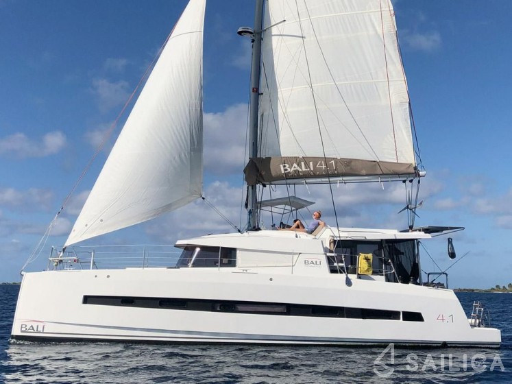 Bali 4.1 - Yacht Charter Sailica
