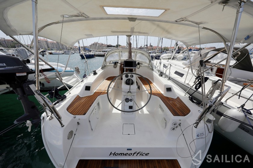Bavaria 33 Cruiser - Yacht Charter Sailica