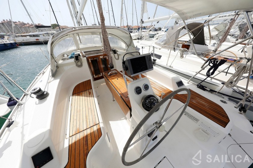 Bavaria 33 Cruiser - Yacht Charter Sailica