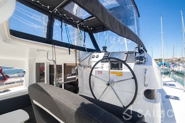 Lagoon 40 - Yacht Charter Sailica