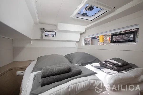 Lagoon 40 - Yacht Charter Sailica