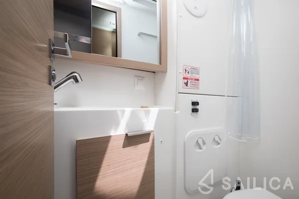 Lagoon 40 - Yacht Charter Sailica