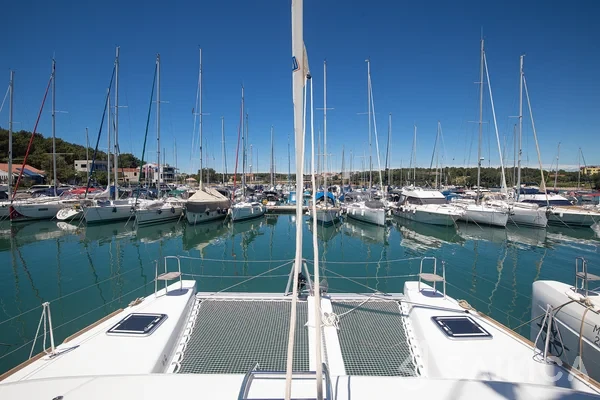 Lagoon 40 - Yacht Charter Sailica