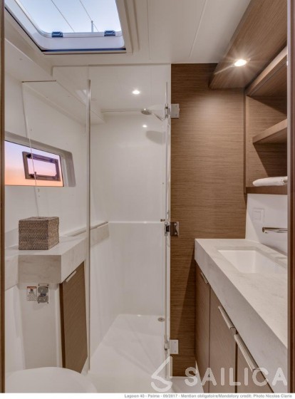 Lagoon 40 - Yacht Charter Sailica