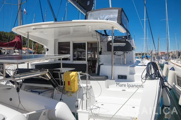 Lagoon 40 - Yacht Charter Sailica