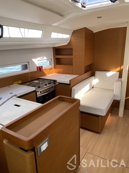 Sun Odyssey 410 - Yacht Charter Sailica