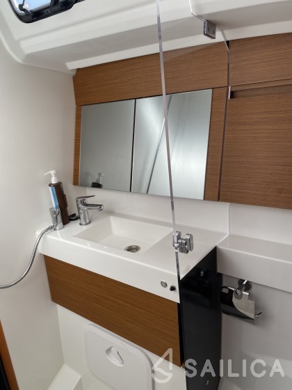 Sun Odyssey 410 - Yacht Charter Sailica