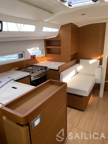 Sun Odyssey 410 - Yacht Charter Sailica