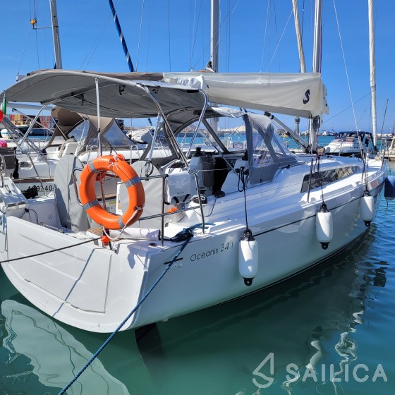Oceanis 34.1 - Yacht Charter Sailica
