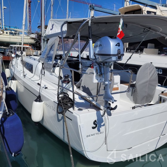 Oceanis 34.1 - Yacht Charter Sailica