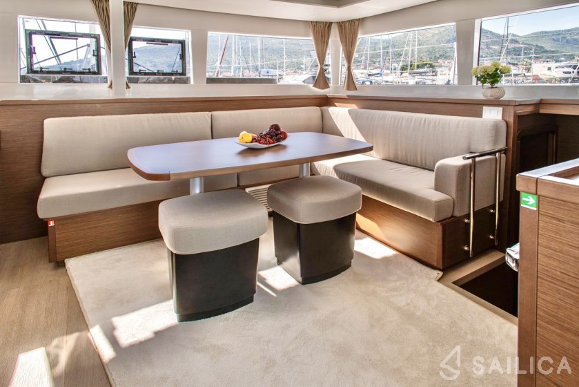 Lagoon 450 S - 4 + 2 cab. - Yacht Charter Sailica