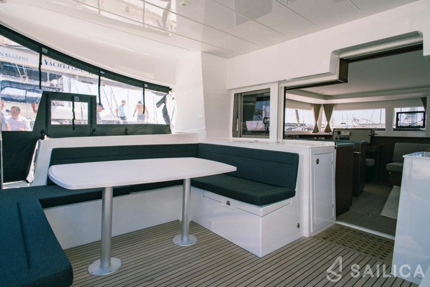 Lagoon 450 S - 4 + 2 cab. - Yacht Charter Sailica