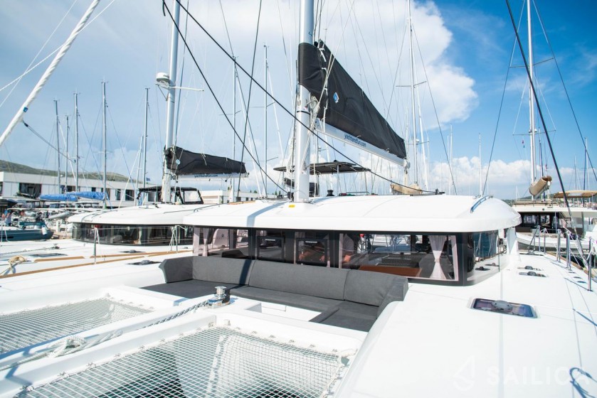 Lagoon 450 S - 4 + 2 cab. - Yacht Charter Sailica