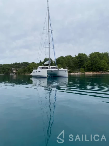 Nautitech 40 open NEW - 4 + 2 cab. - Yacht Charter Sailica