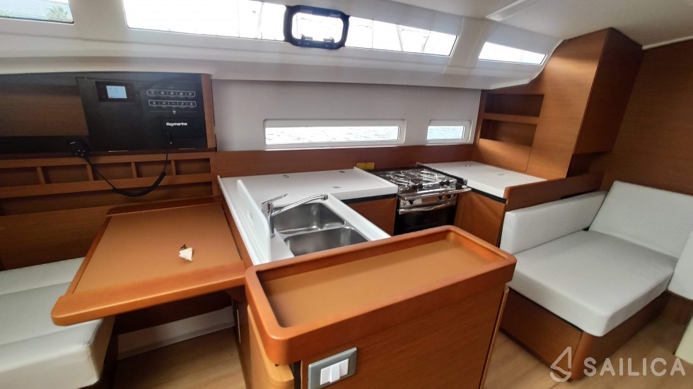 Sun Odyssey 410 - Yacht Charter Sailica