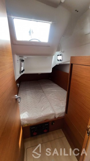 Sun Odyssey 410 - Yacht Charter Sailica