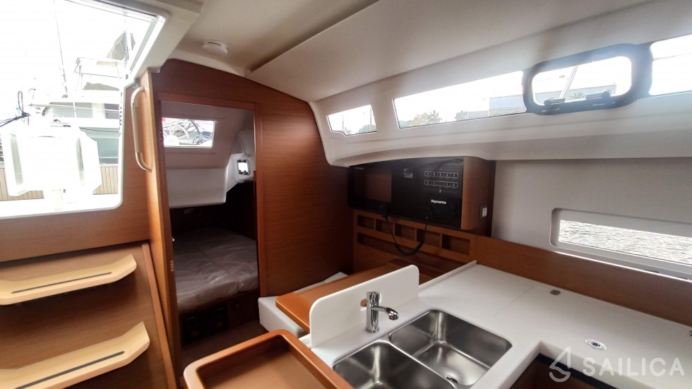 Sun Odyssey 410 - Yacht Charter Sailica