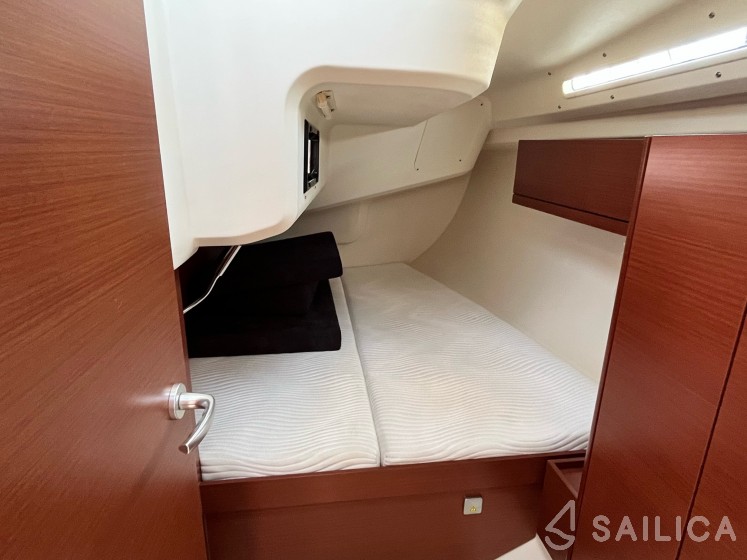 Hanse 418 - Yacht Charter Sailica