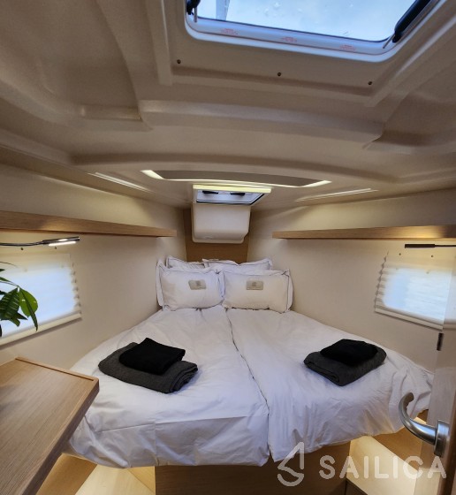 Hanse 418 - Yacht Charter Sailica