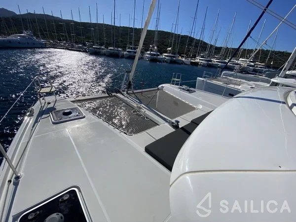 Lagoon 42 - Yacht Charter Sailica