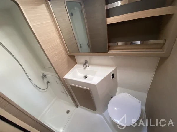 Lagoon 42 - Yacht Charter Sailica