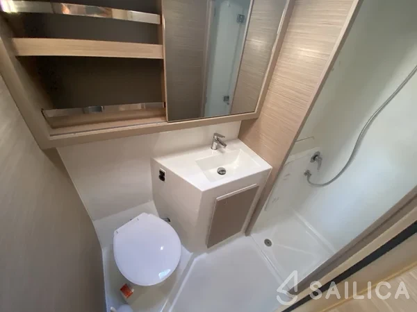 Lagoon 42 - Yacht Charter Sailica
