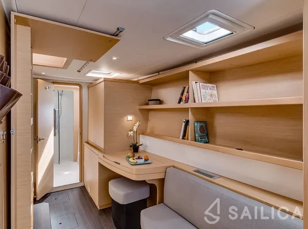 Lagoon 42 - Yacht Charter Sailica