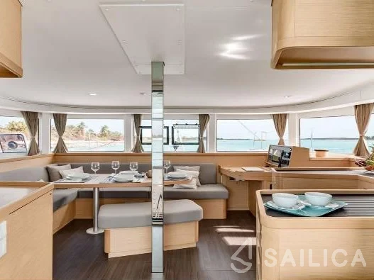 Lagoon 42 - Yacht Charter Sailica